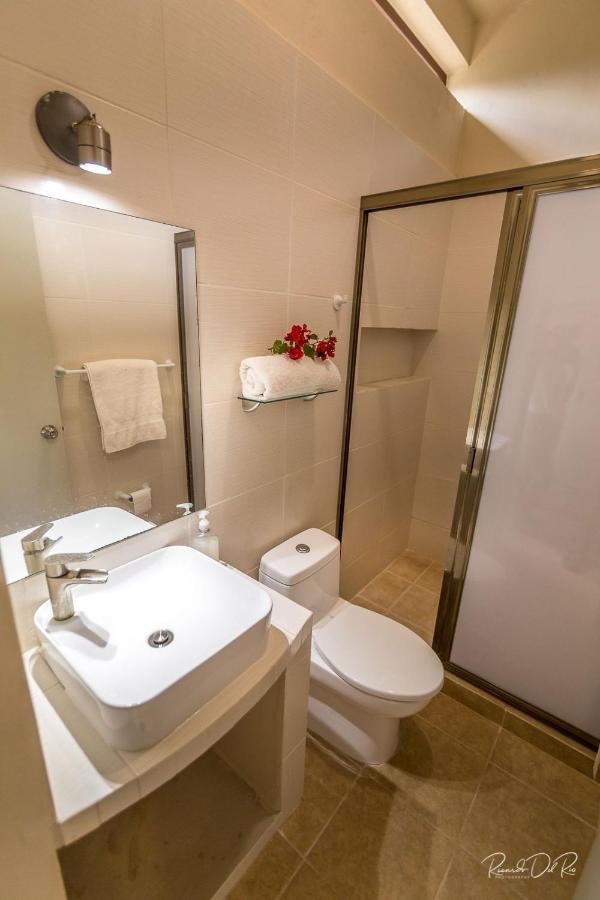 Zweibettzimmer mit Bad