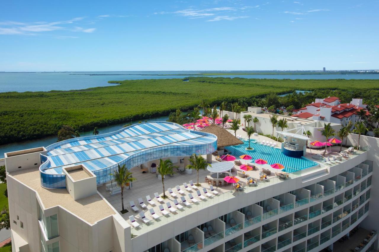 Xhale club Junior Suite upper Ocean Front King