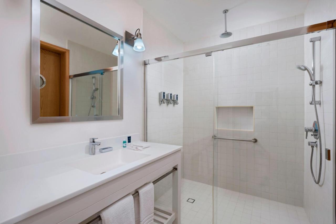Traditional, Guest room, 2 Queen, City view,1608797937:JPEG