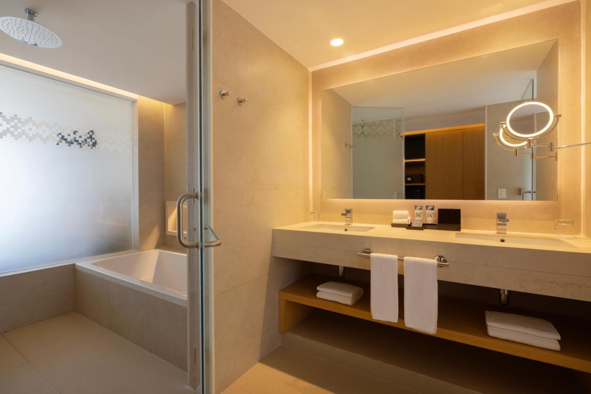Two Bedroom Luxury Junior Suite Ocean Front Diamond Club
