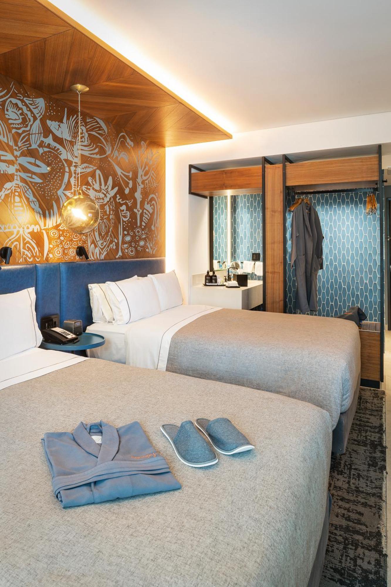 Premium Queen Room Two Queen Beds Sunrise View,1552981693:JPEG