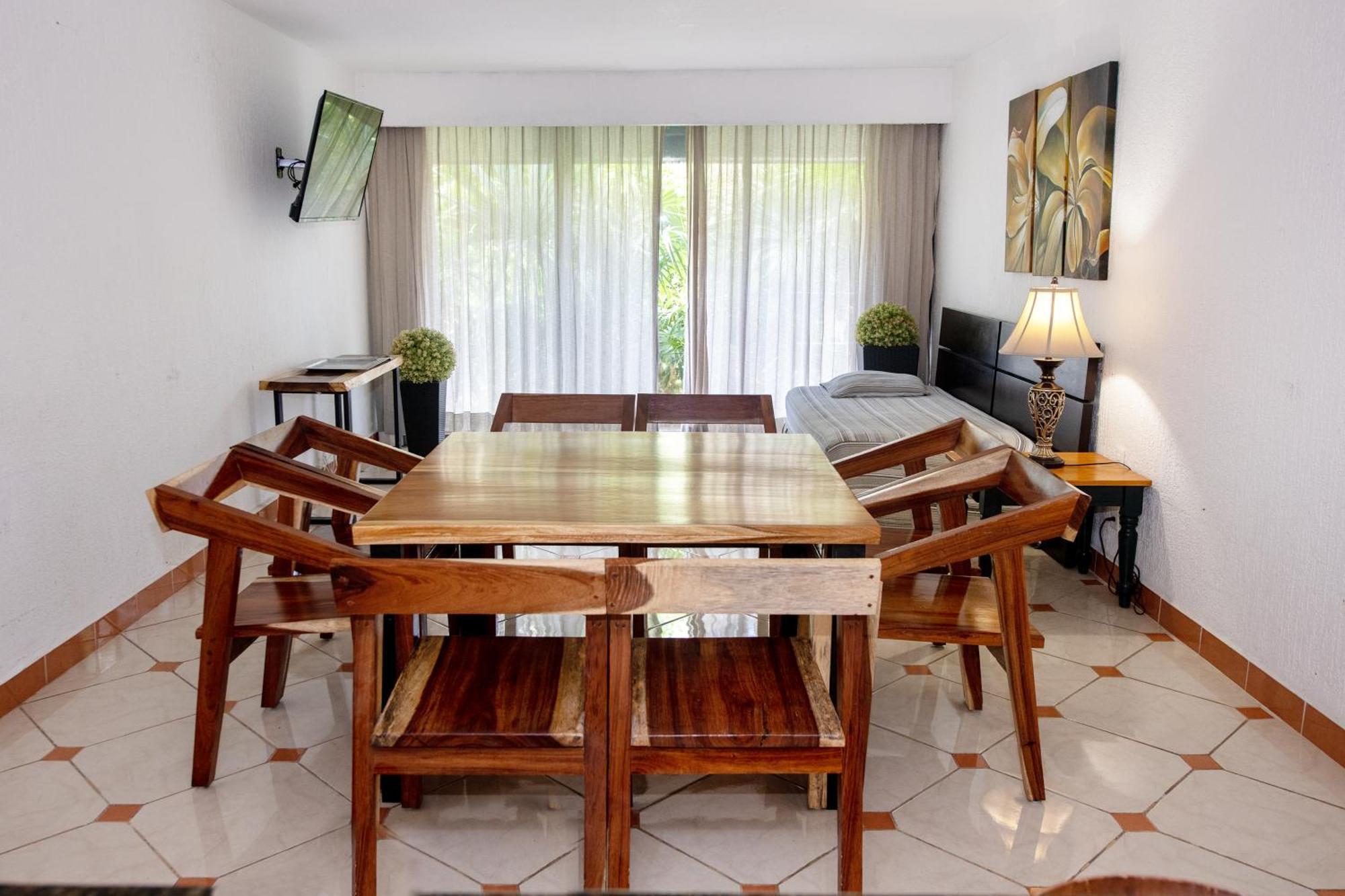 Apartment with Garden View,1554395941:JPEG