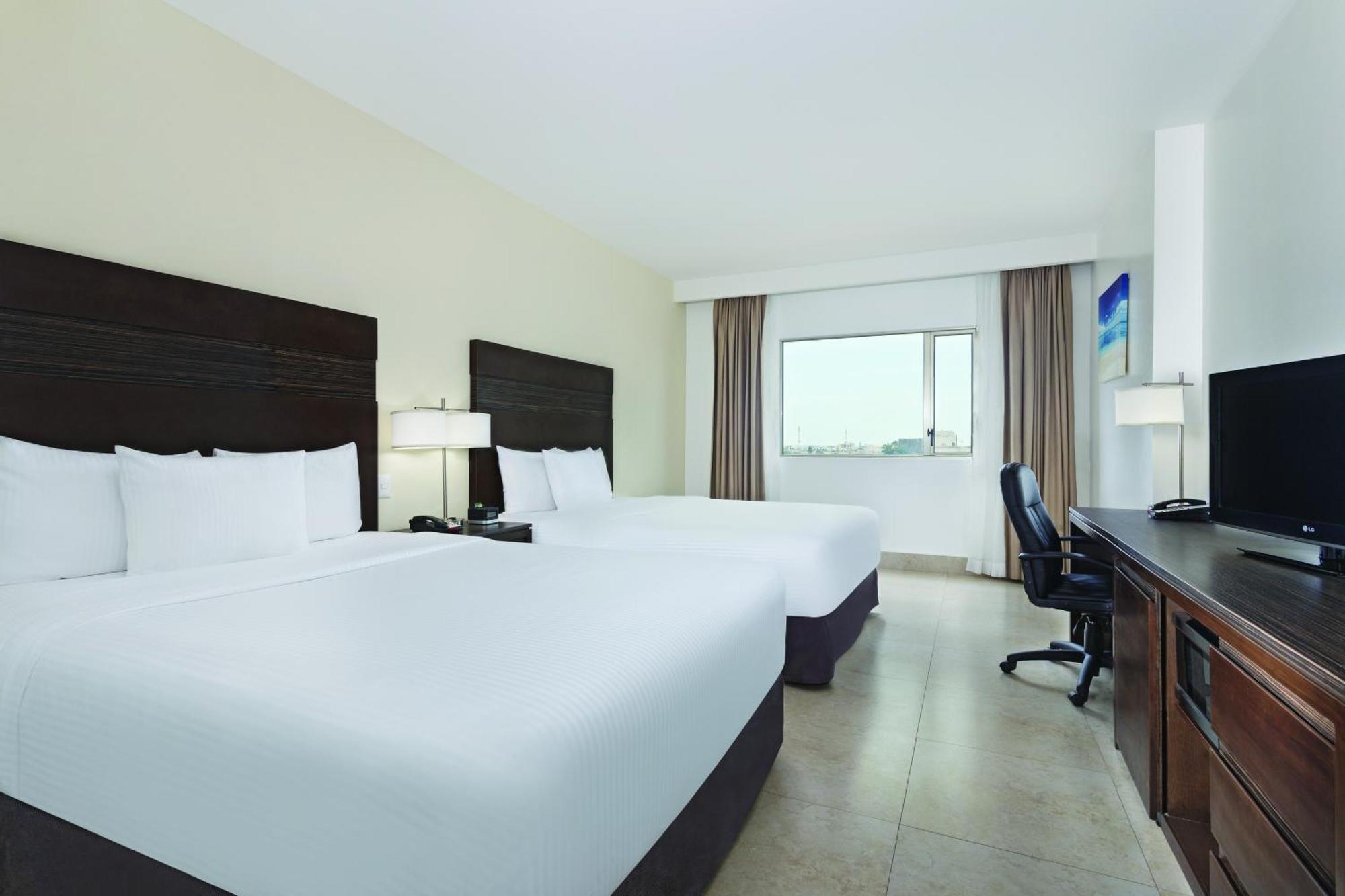Chambre Familiale Deluxe – Vue sur Ville – Non-Fumeurs
