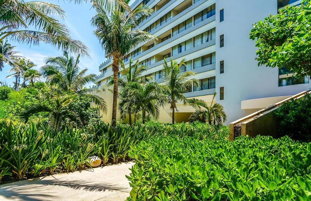 Condos In Prime Cancun Location Plus 3 Pools-1