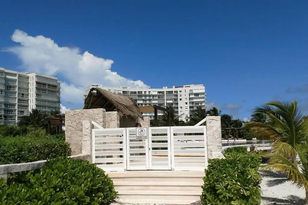 Hermoso Condo De 2 Habitaciones Frente Al Caribe-1