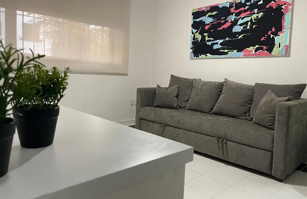 Deco 2 Downtown 3 Bed Apartment Renewed-1