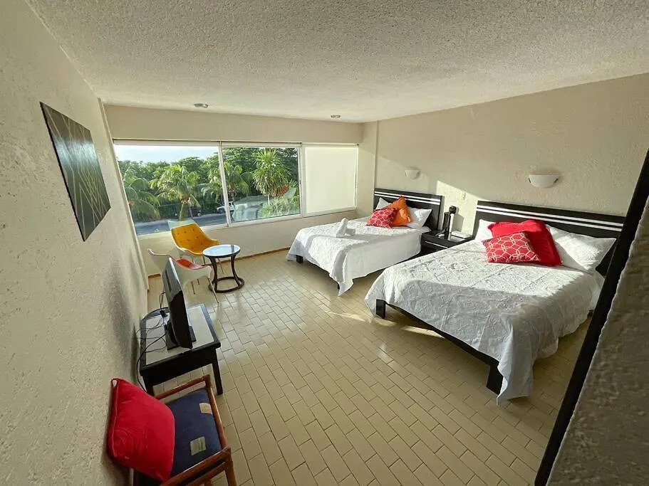 Neat Condo Beachfront At Brisas Cancun-1