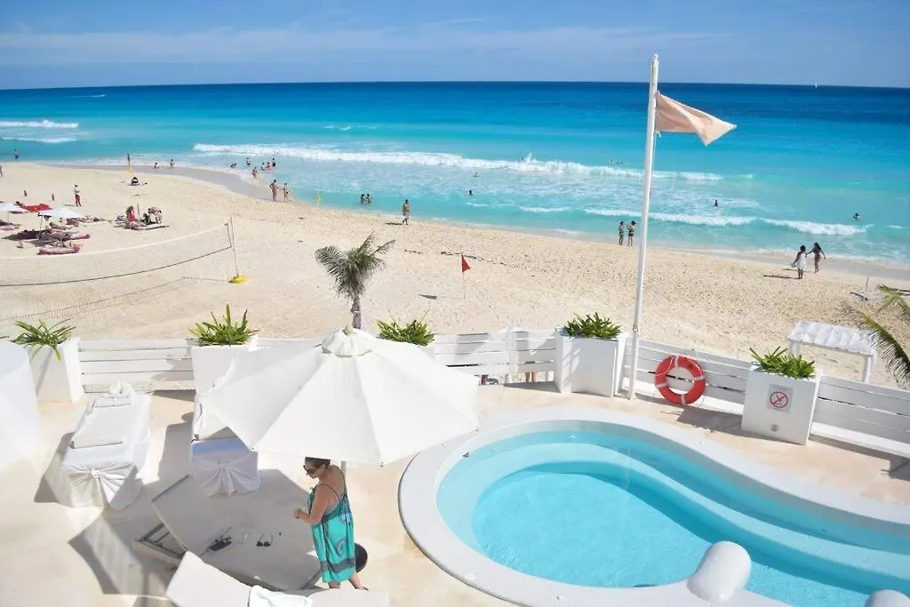 Estudio 4 sobre playa, alberca, gimnasio, jacuzzi-1