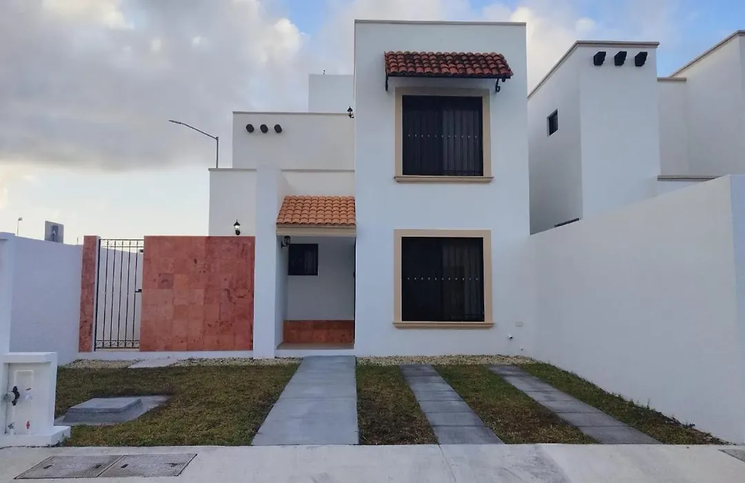 Hermosa Casa A 15 Minutos Del Aeropueto De Cancun En Exclusivo Fraccionamiento Residencial-1