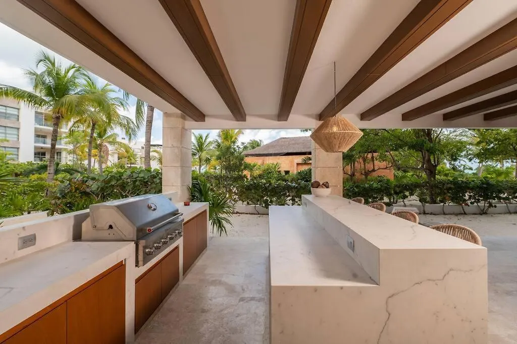 Deluxe Resort Villa In Cancun-1