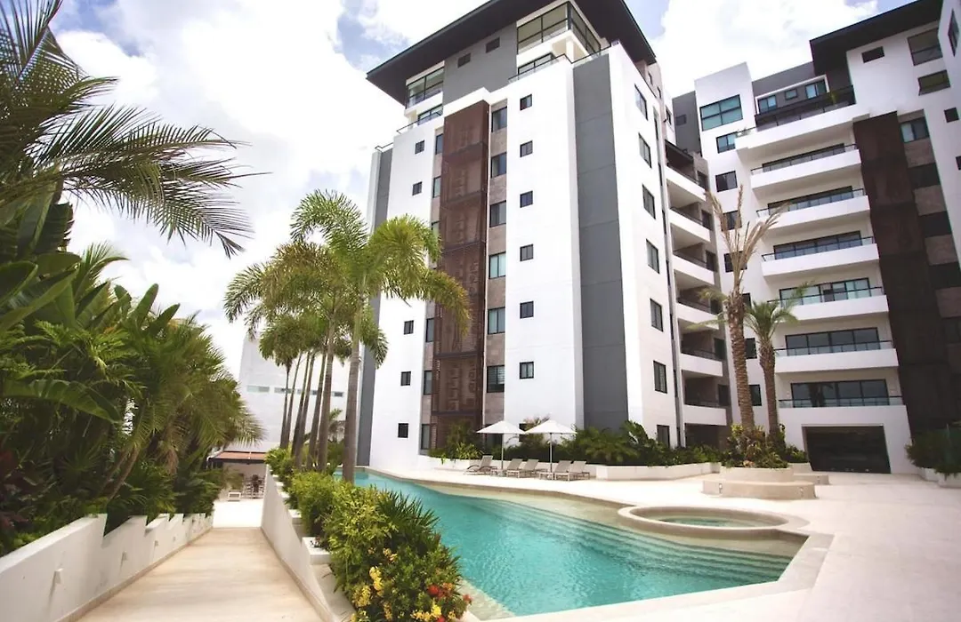 Near Airport, Pool, Spa & Jacuzzi - 3 Bedrooms-1
