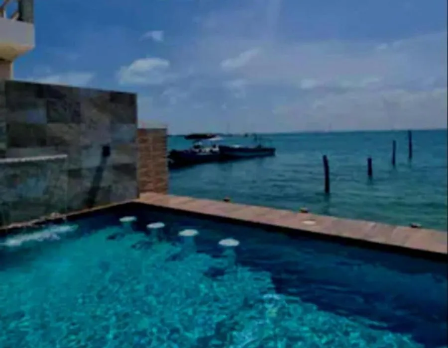 Apartasuite frente al mar en Isla Mujeres México-1