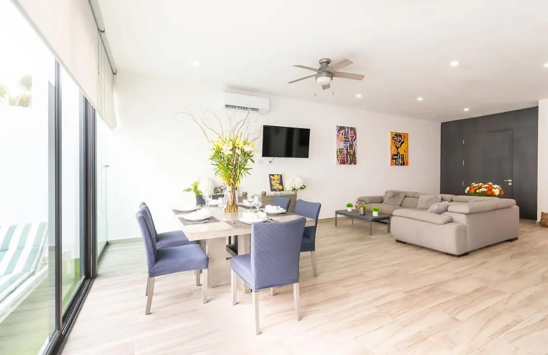Mod Townhome, Private Backyard, Pool 24Hr Security-1