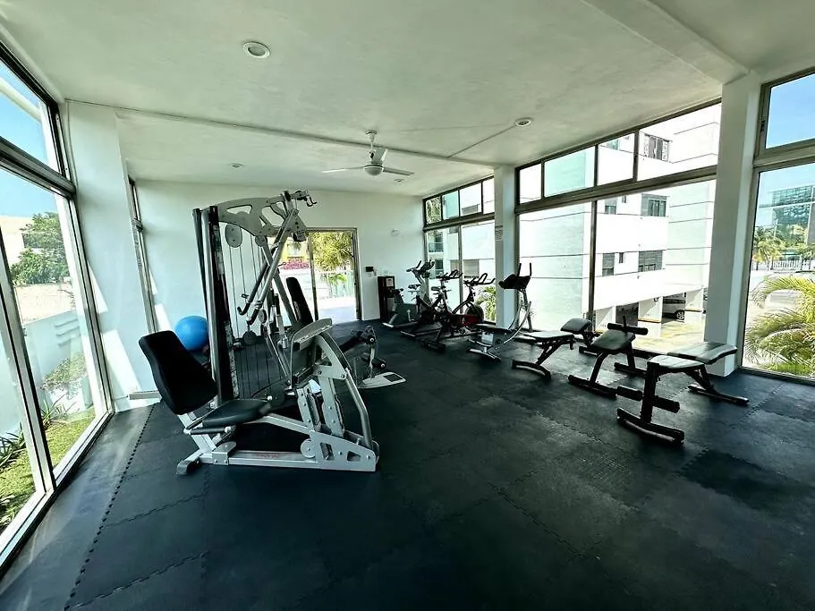 3Br Beautiful Condo With Pool Gym & Great Location-1