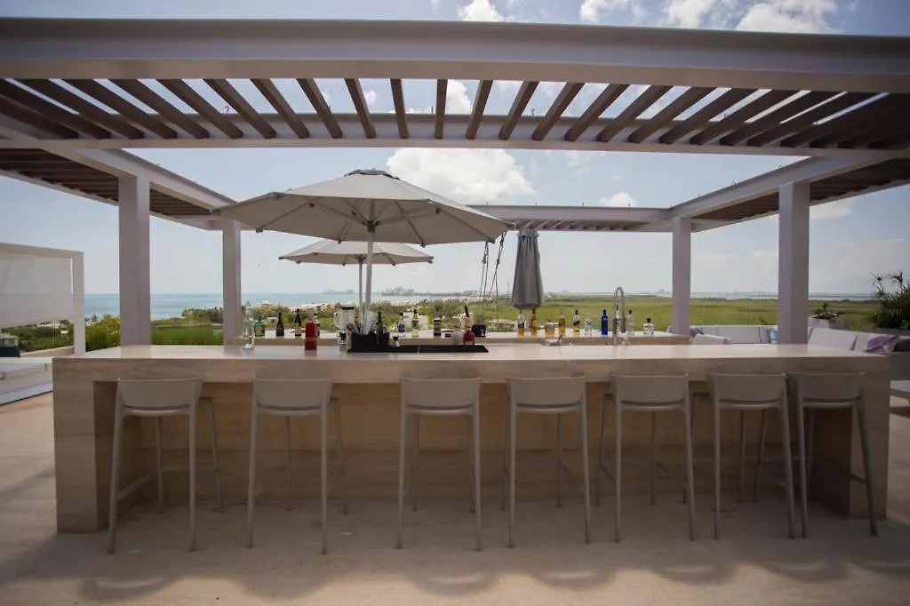 Luxury 3 Bedroom Condo Rooftop Pool, Near The Beach-1