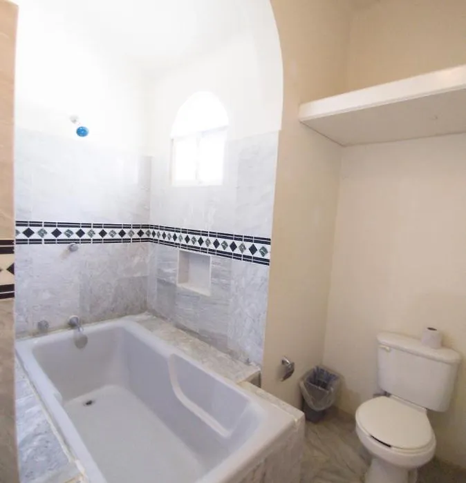 Casa Tzunun Airport B&B-1