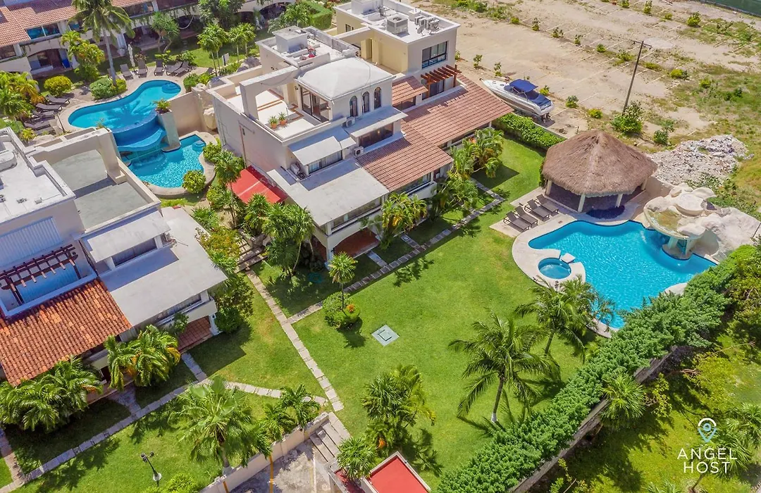 Stunning Villa I Walk To Beach & 3 Pools-1