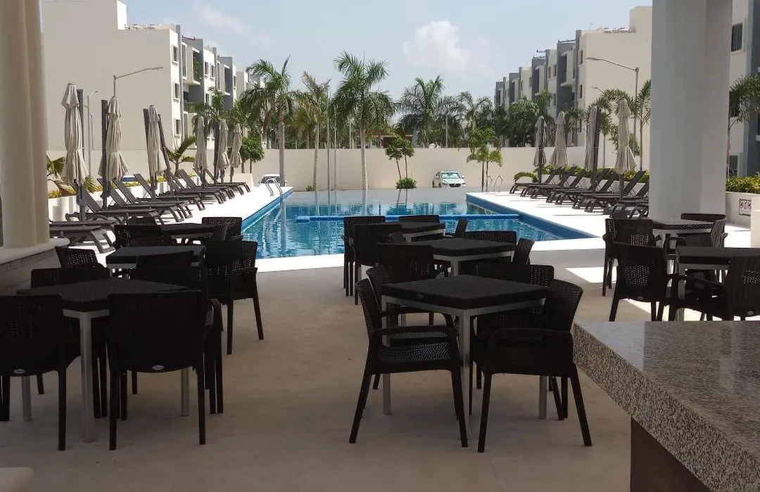 Excellent 2 Bedroom Condo With Pool!-1