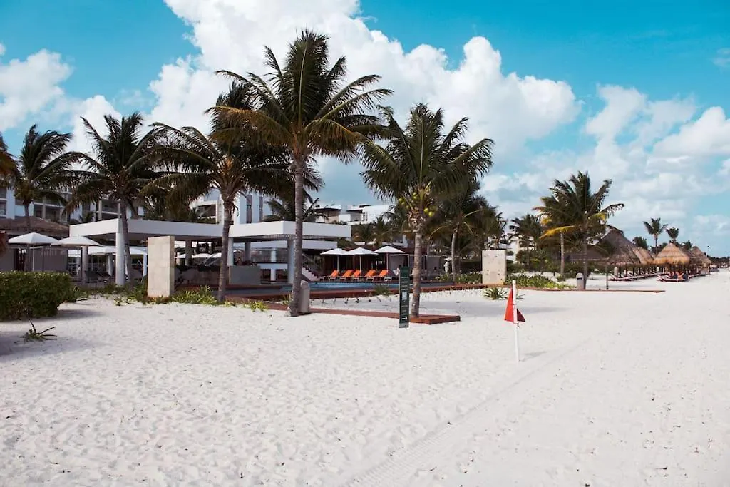 Cancun Luxury Condo Resort-Style At Prime Beach-1