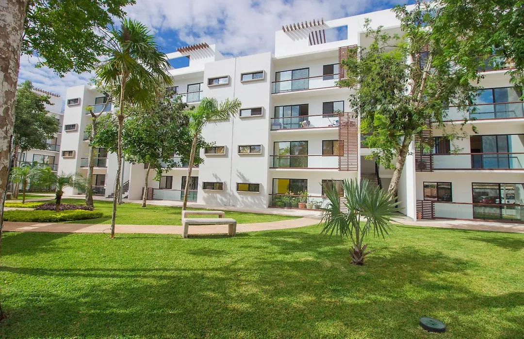 Breezy & Bright Full Apartment-1