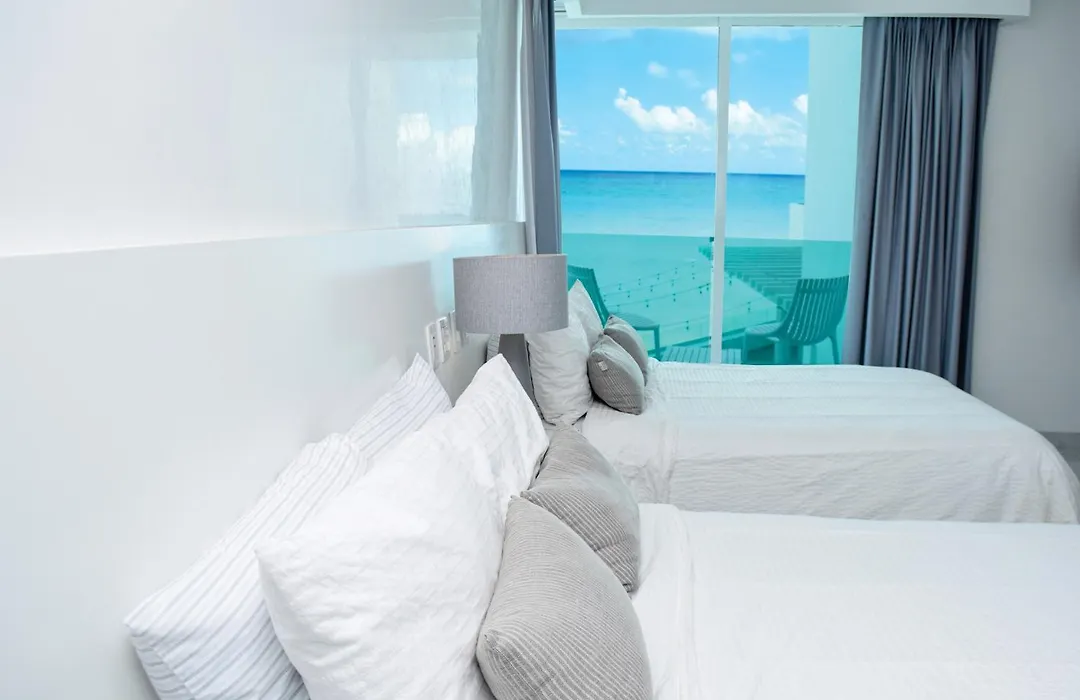 Exclusive Studio On The Beach, Minimalist, Gym, Pool, Jacuzzi, Balcony-1