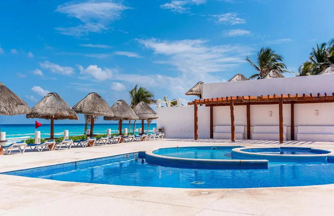 Cancun Hotel Zone - 2 Bedroom Beachfront, Bright And Spacious-1
