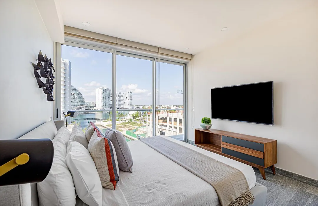Oceanview 3 Bedroom Condo, Rooftop Pool&Jacuzzi, Beach!-1