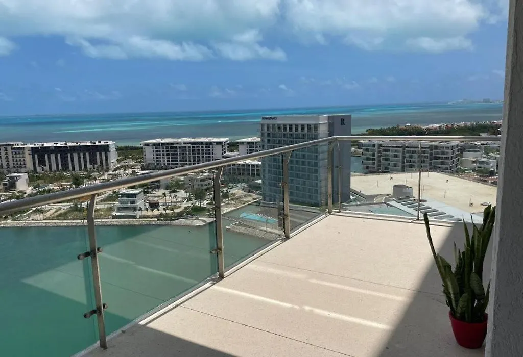 Top Floor, Amazing Sea View In Puerto Cancun-1