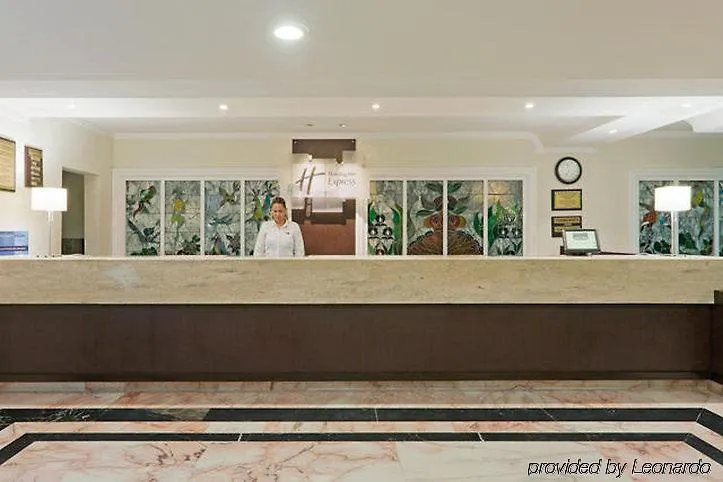 Holiday Inn Express Cancun-1