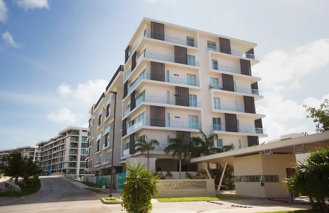 4 Bedroom House- Beach, Private Pool&Jacuzzi-1