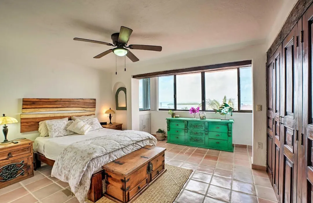 Updated Oceanside Townhome With Pool Walk To Beach!-1