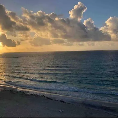 Studio Oceanfront Prime Location-3