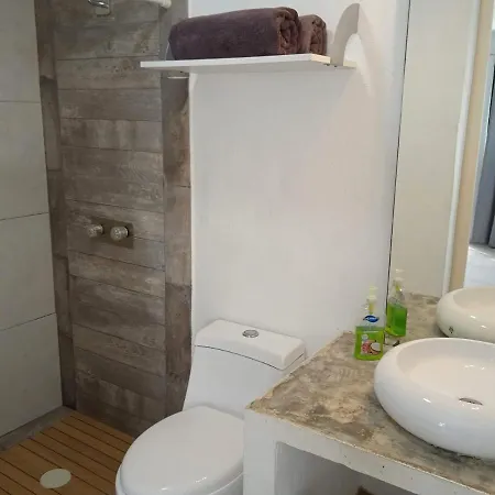 Queen Room Private Bathroom Aa Wi-Fi 50 Mbps In Downtown Cancun-3
