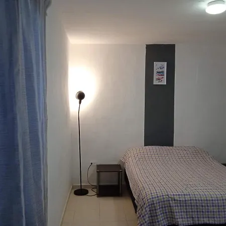 Room In Guest Room - Double Room, Private Bathroom, A C, Wi-Fi In The Center Of Cancun-3
