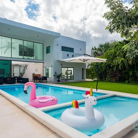 Modern Villa With Private Pool In Cancun-3