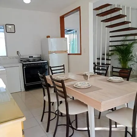 Casa Agradable Con Patio, Seguridad 24/7 Centrica-2