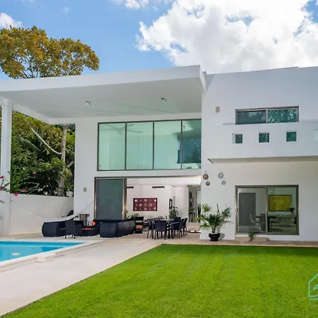 Modern Villa With Private Pool In Cancun-2