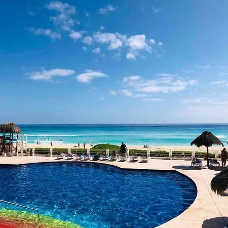 3 Room Beach Condo, Great For Family And Friends!-2