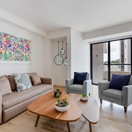 Near Airport, Pool, Spa & Jacuzzi - 3 Bedrooms-2