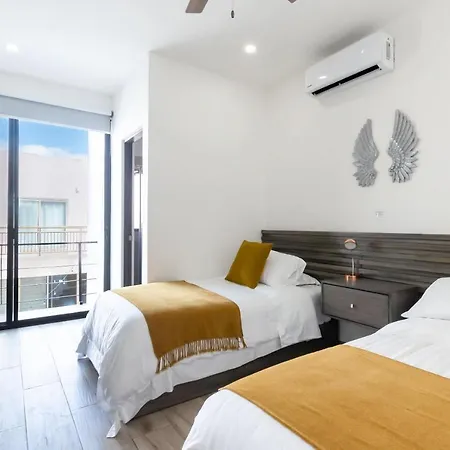Mod Townhome, Private Backyard, Pool 24Hr Security-2