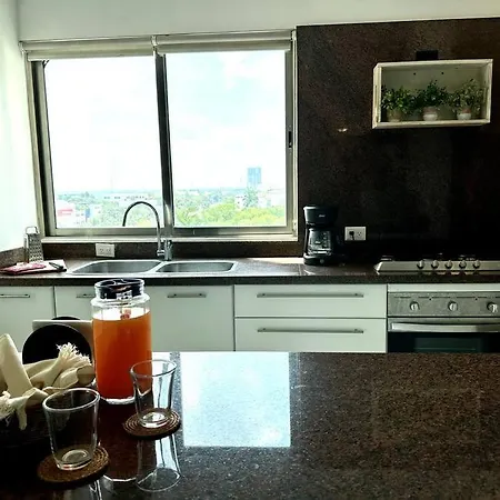3Br Beautiful Condo With Pool Gym & Great Location-2