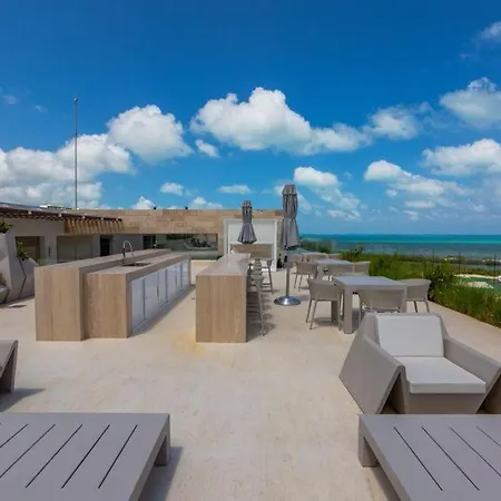 Luxury 3 Bedroom Condo Rooftop Pool, Near The Beach-2