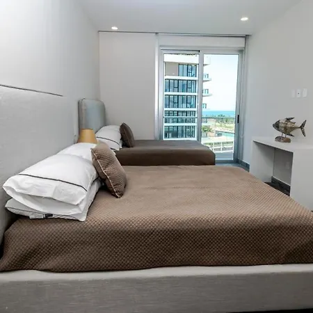 Luxury 3 Bedroom Condo Rooftop Pool, Near The Beach-3