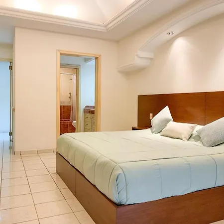 3Br Beautiful Vintage Apartment With Great Location!-2