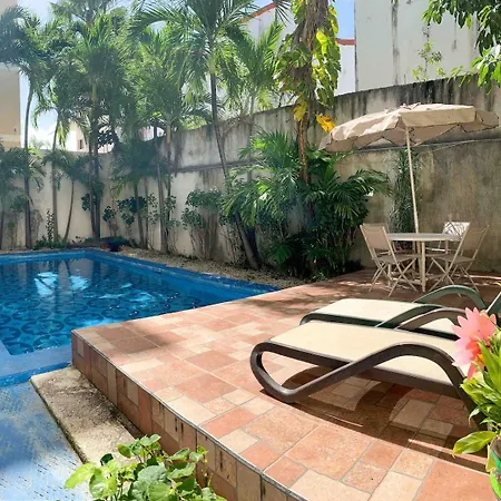 3Br Beautiful Vintage Apartment With Great Location!-3