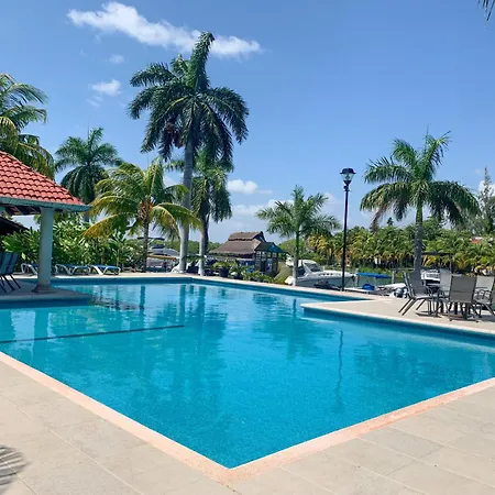 Luxury Holiday Apartment By The Lagoon-3