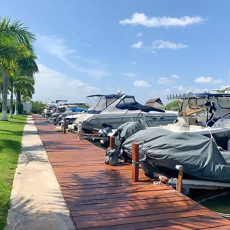 Luxury Holiday Apartment By The Lagoon-2