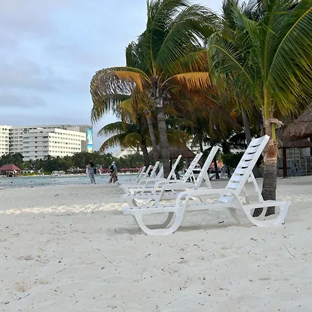 Front Beach Private Room With Shared Bathroom-2