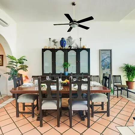 Stunning Villa I Walk To Beach & 3 Pools-3