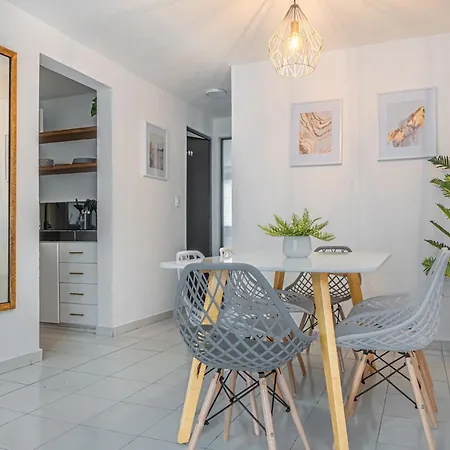 Pako Stays - Luxurious & Spacious 2 Bedroom Apartments Close To The Beach, Free Wi-Fi, Ideal Location In Downtown Cancun Centro-3